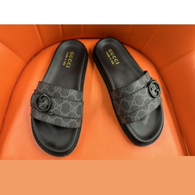 G*u*i slippers